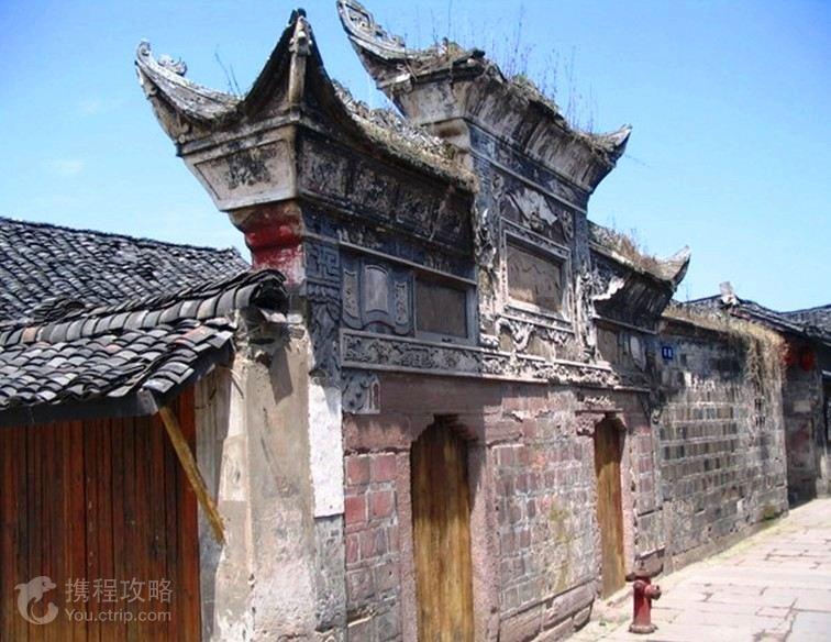 墨西哥首都恢复斗牛活动 遭反对者强烈抗议